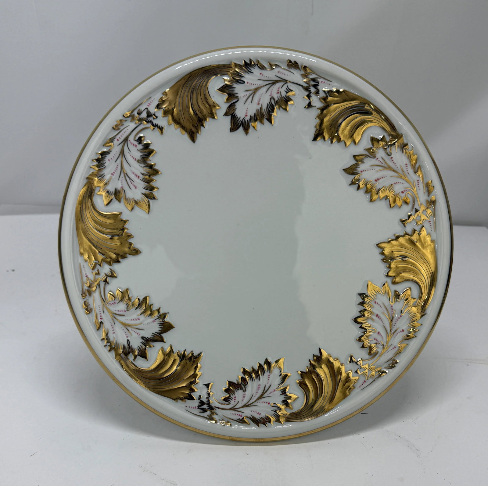 Royal Porzellan Manufaktur Gilded Pedestal Tazza With Scrollwork and Acanthus - 5