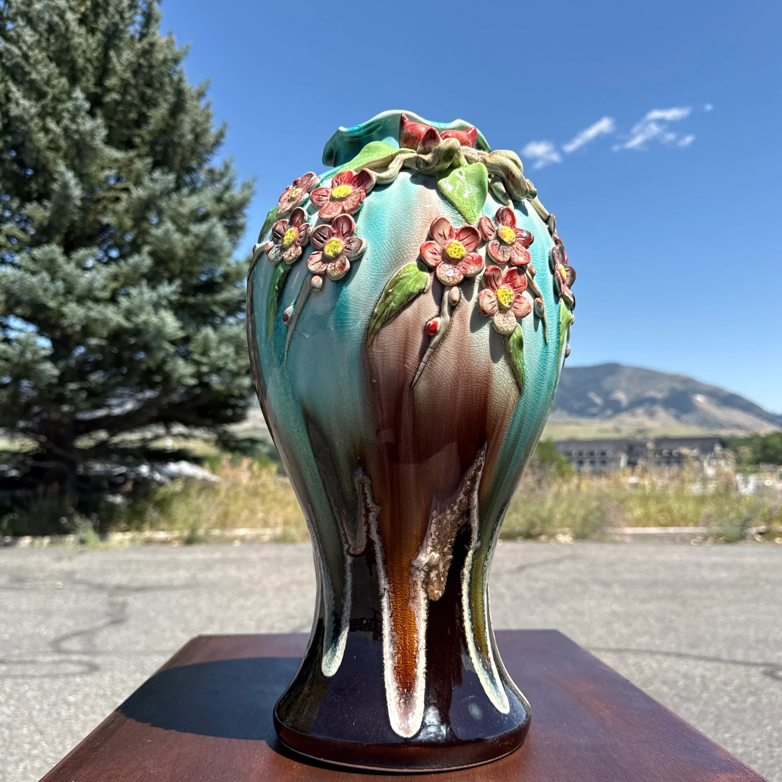 Monumental Antique French Gros Relief Barbotine Vase, Circa 1875, Style of Théodore Lefront. - 5