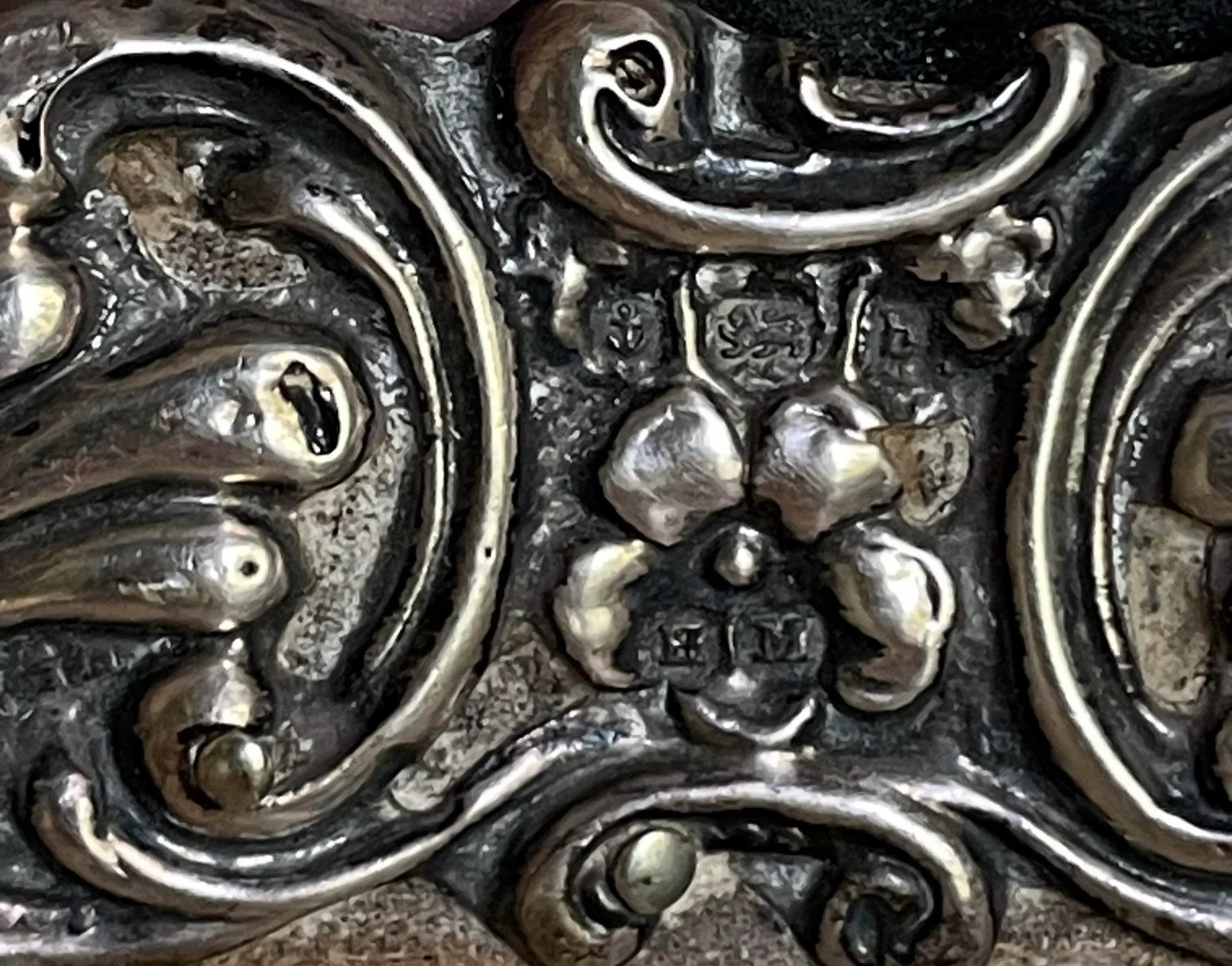 1901 Birmingham Mint Sterling Silver Desk Top Picture Frame Embossed Design - 6