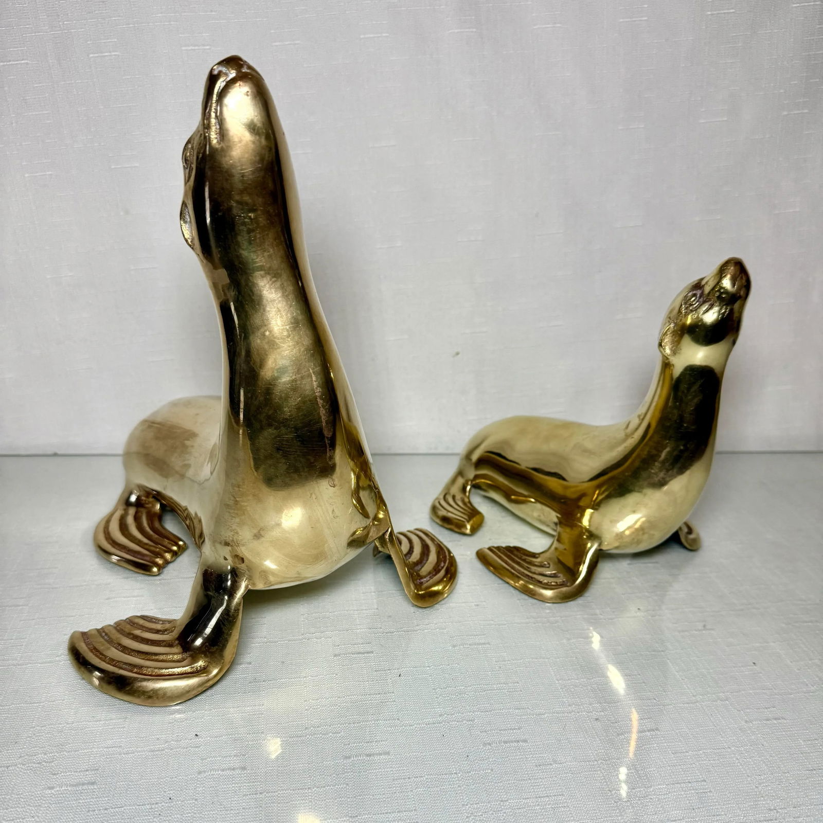 Chic Vintage Mid-Century Brass Sea Lions Pair - Elegant Metal Art for Home Decor - 2