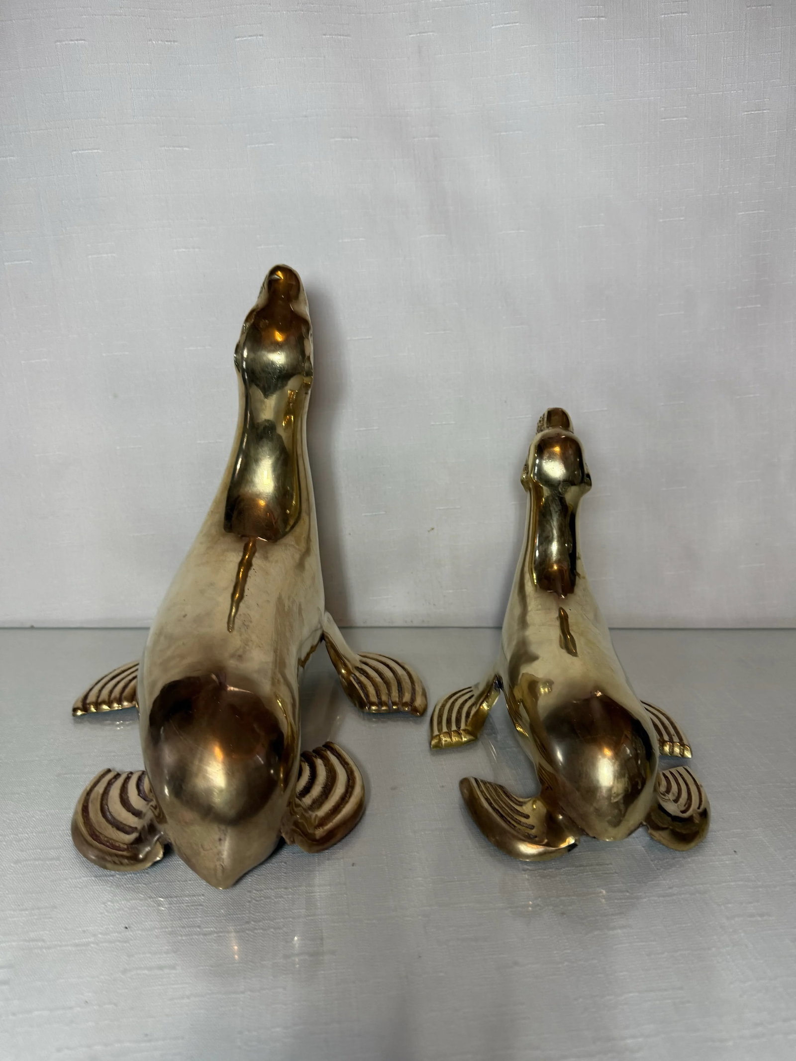 Chic Vintage Mid-Century Brass Sea Lions Pair - Elegant Metal Art for Home Decor - 4