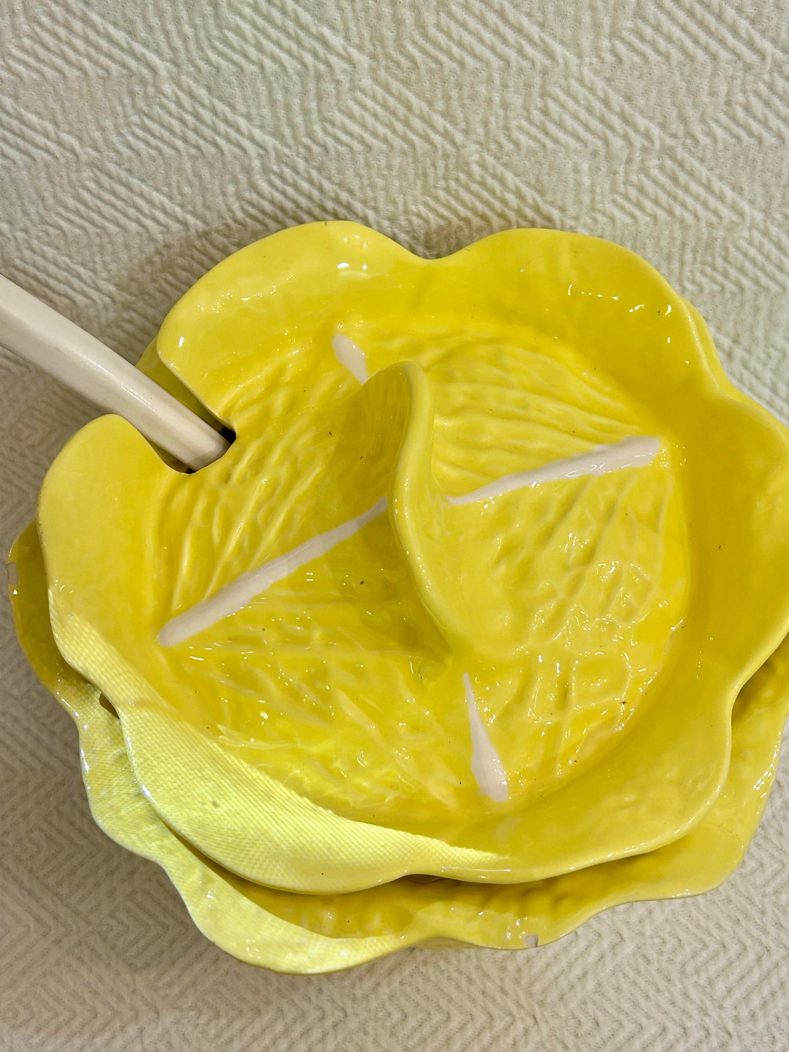 Mid 20th Century Italian Large Yellow Majolica Cabbage Ware Tureen With Lid and Ladle - 4