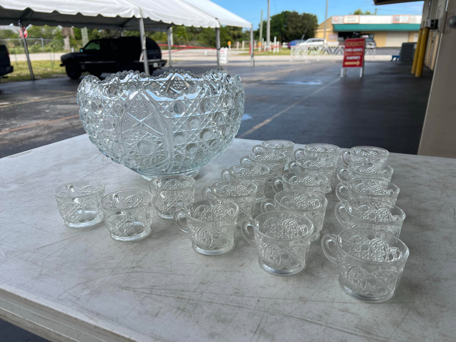 Vintage Heavy Glass Daisy & Button Punch Bowl Pattern Set With 18 Cups by Le Smith - 2