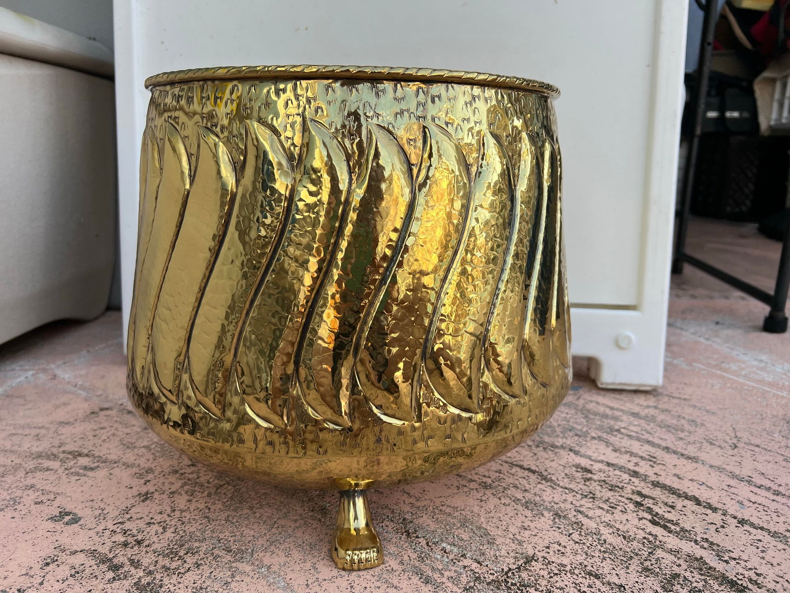 1950s Large Polished Brass Footed Planter From Itay - 2