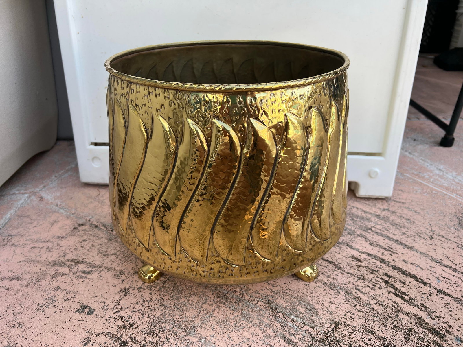 1950s Large Polished Brass Footed Planter From Itay - 3