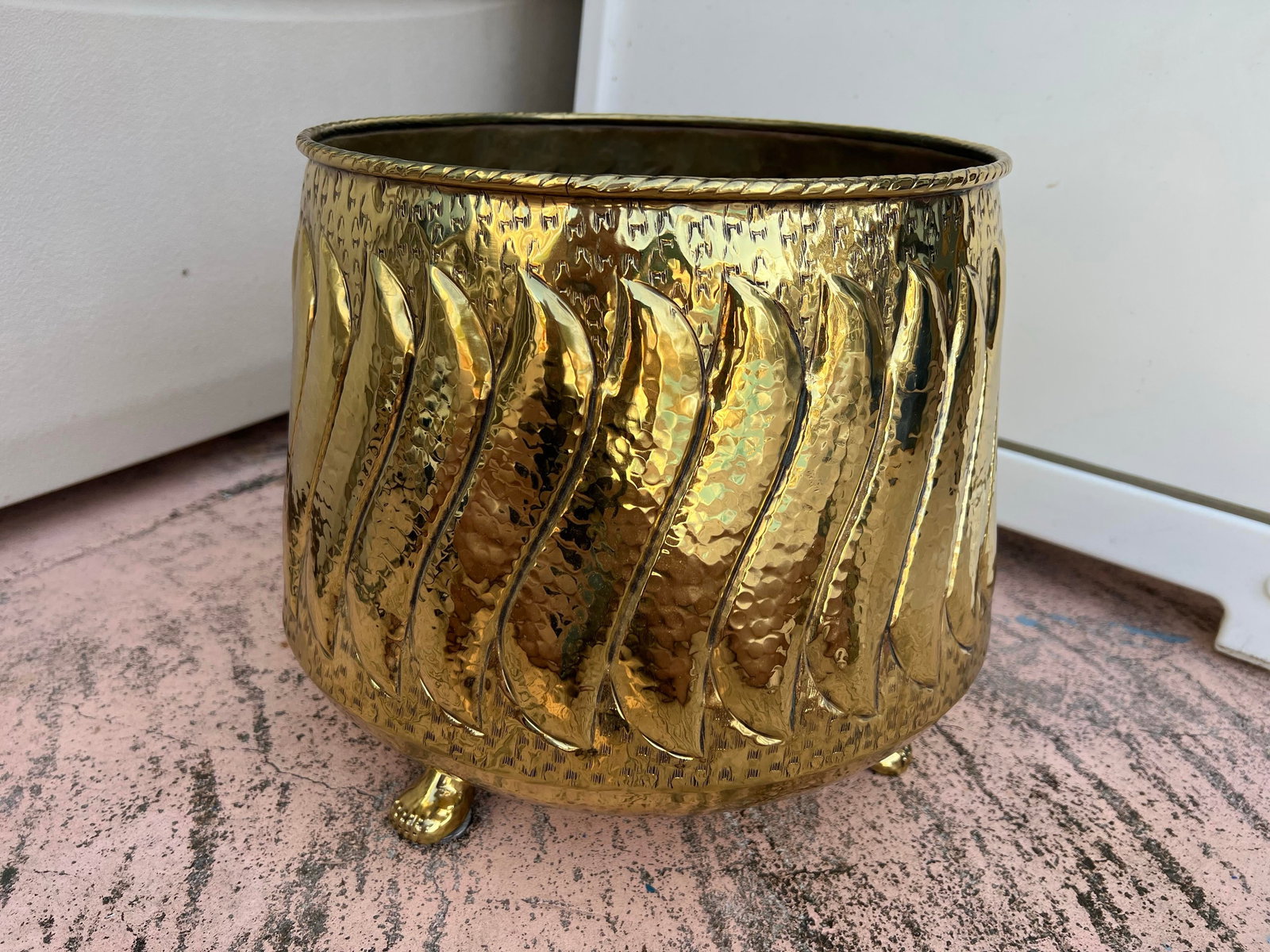 1950s Large Polished Brass Footed Planter From Itay - 6