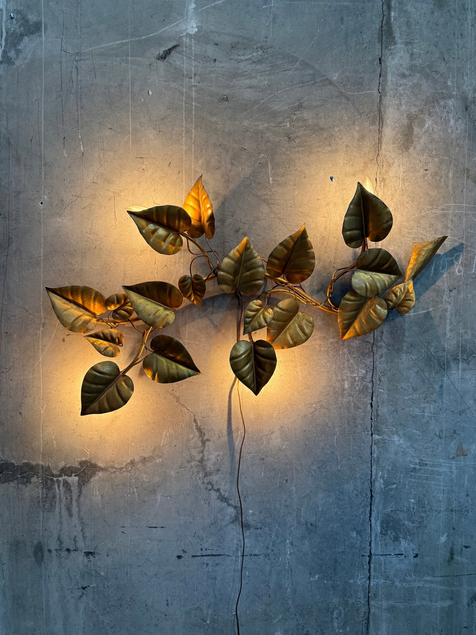 Vintage Italian Gilt Tole Leaf Wall Light – Mid-Century Gold Metal Vine Sconce, Made in Italy, - 3