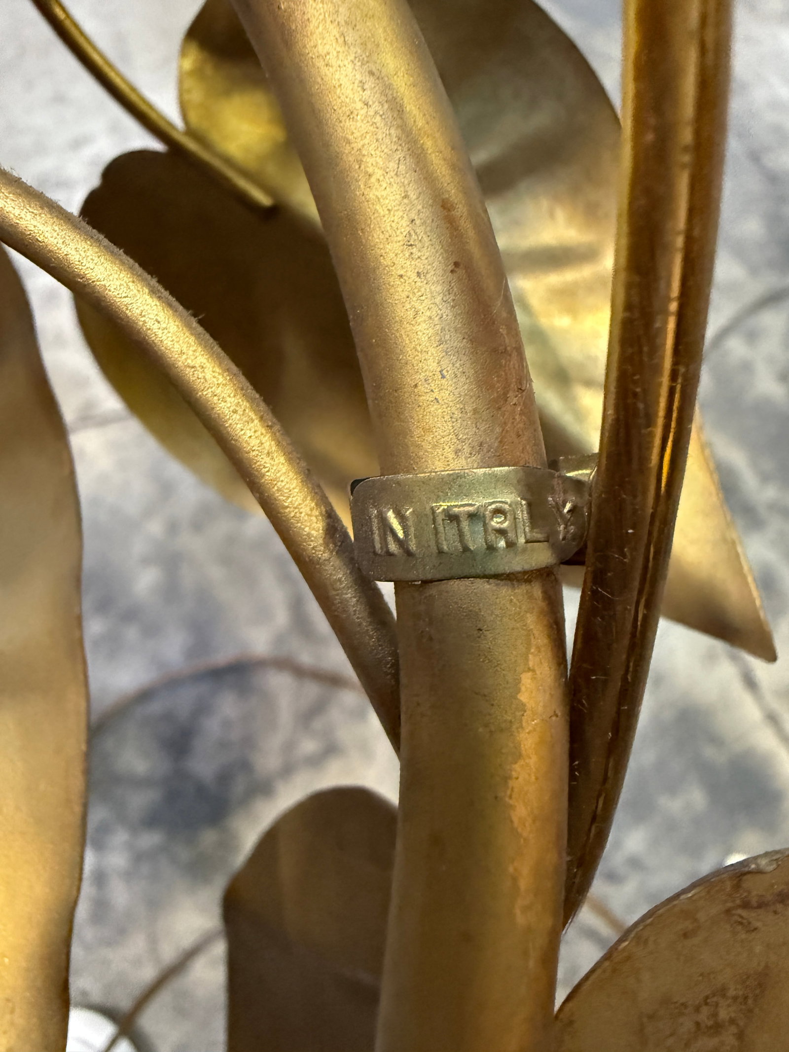 Vintage Italian Gilt Tole Leaf Wall Light – Mid-Century Gold Metal Vine Sconce, Made in Italy, - 6