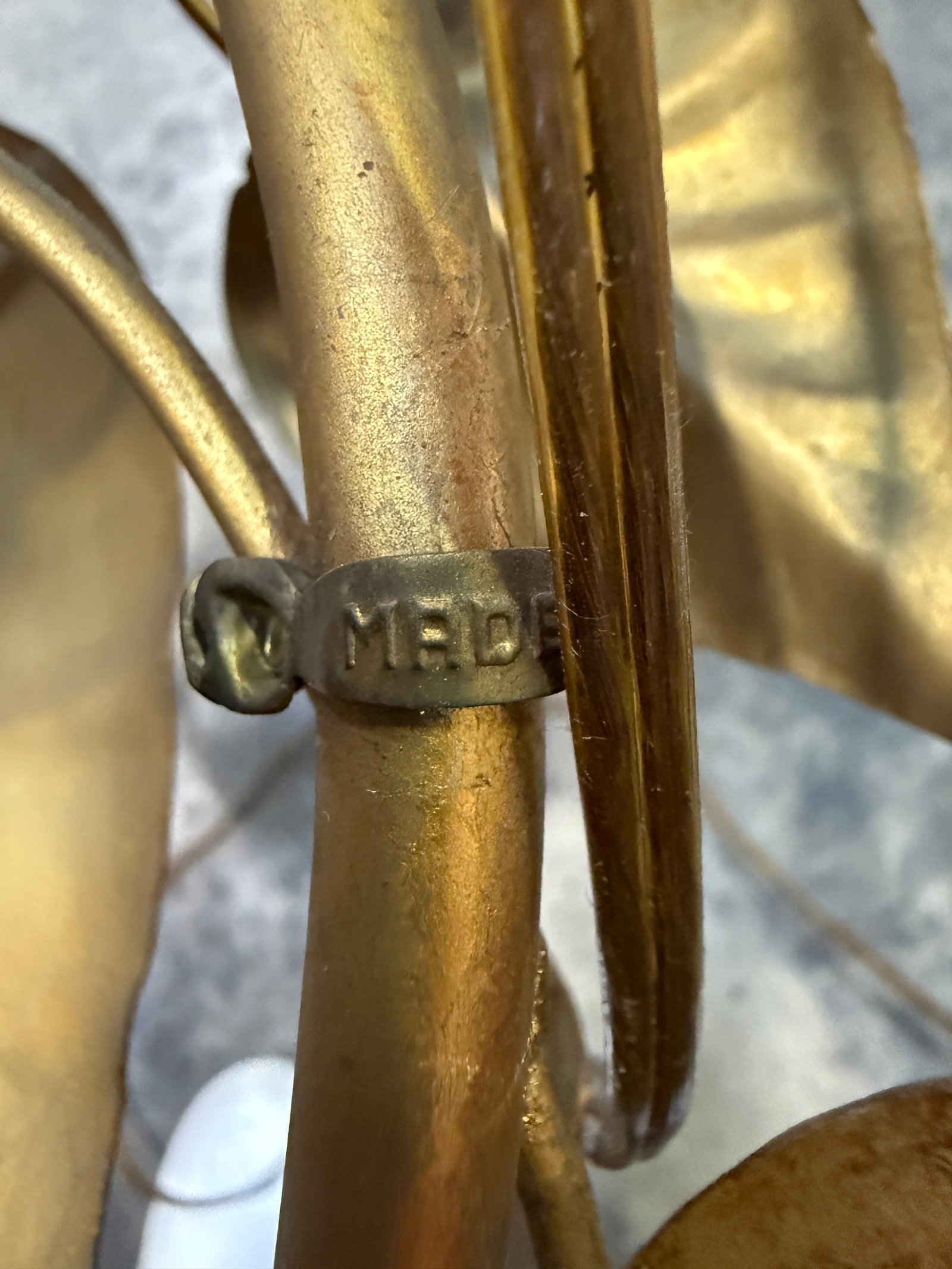 Vintage Italian Gilt Tole Leaf Wall Light – Mid-Century Gold Metal Vine Sconce, Made in Italy, - 7