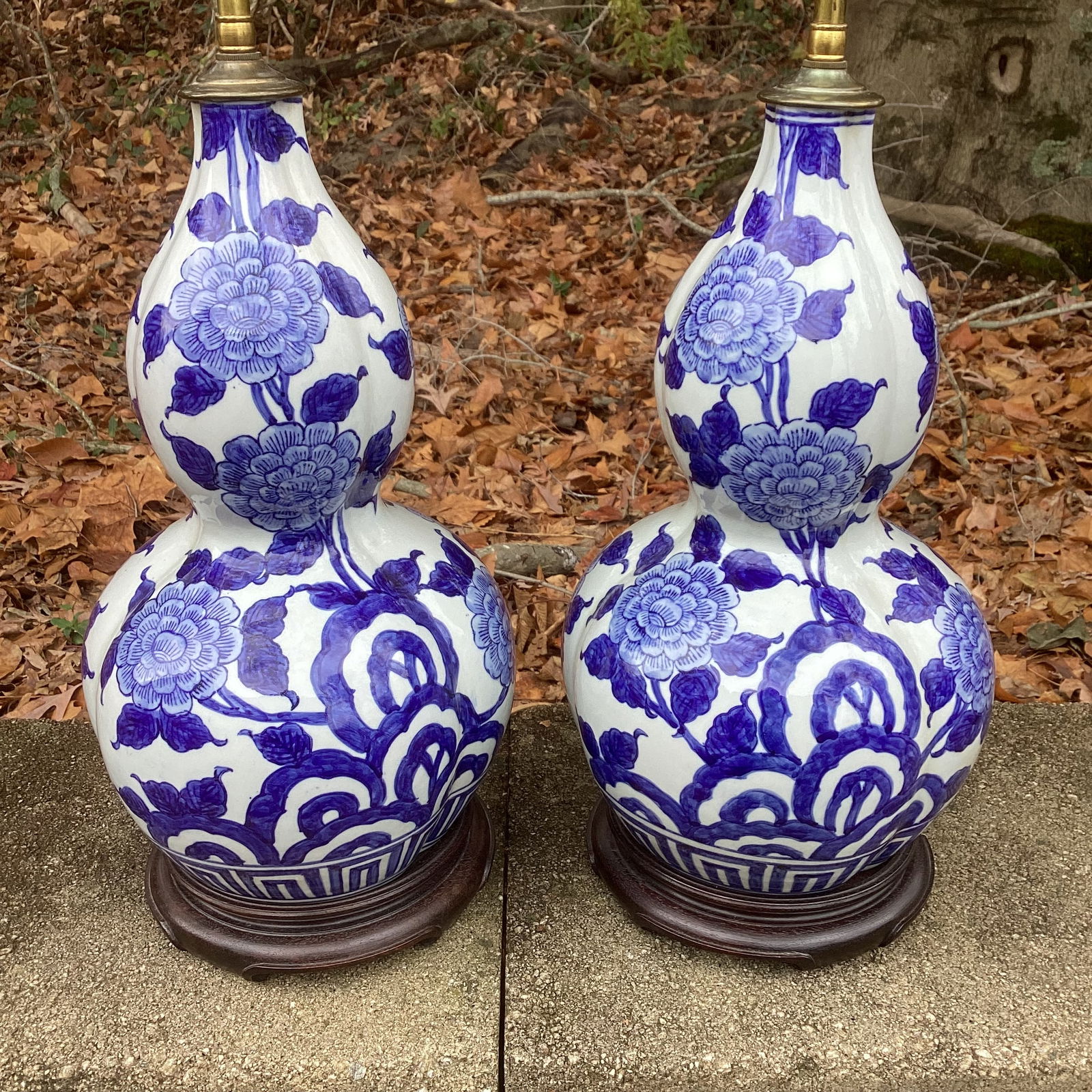 Vintage Pair of Blue and White Gourd Lamps With Dual Pull Chain Sockets - 2