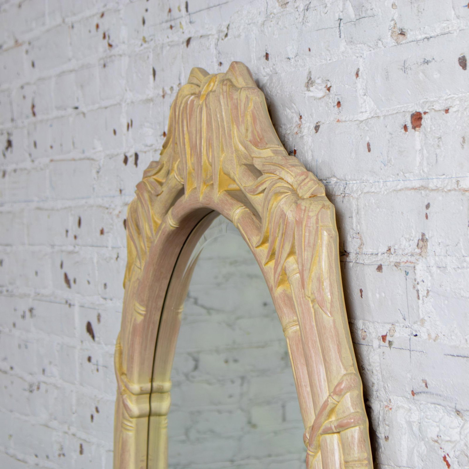 Late 20th Century Coastal or Hollywood Regency Style Oval Wall Mirror Faux Bamboo Resin Ceruse Finis - 12