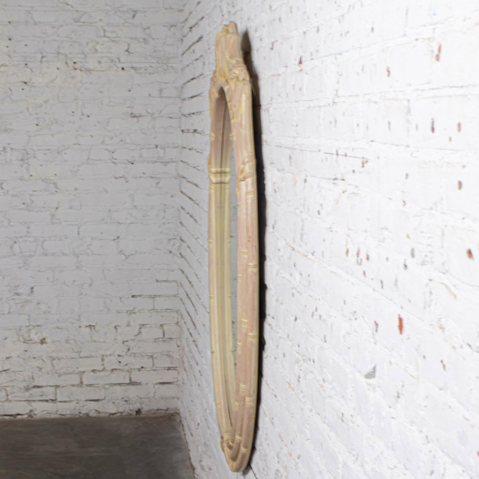 Late 20th Century Coastal or Hollywood Regency Style Oval Wall Mirror Faux Bamboo Resin Ceruse Finis - 3