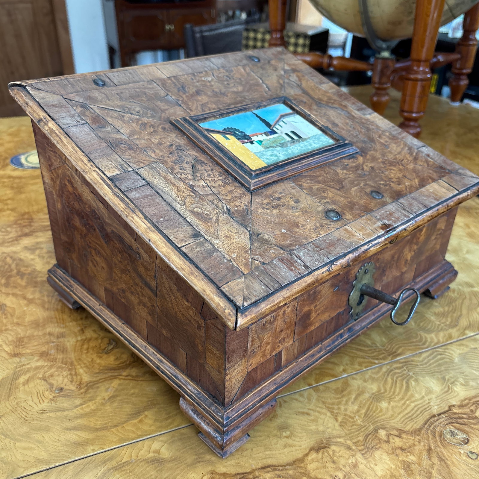 Early 18th Century Italian Burl Walnut Slant Lid Box With Mosaic Panel - 3