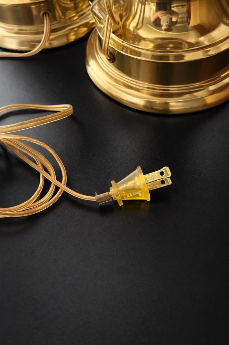 1970s Pair of Hollywood Regency Polished Brass Table Lamps With Navy Accents "” Elaine R. - 5