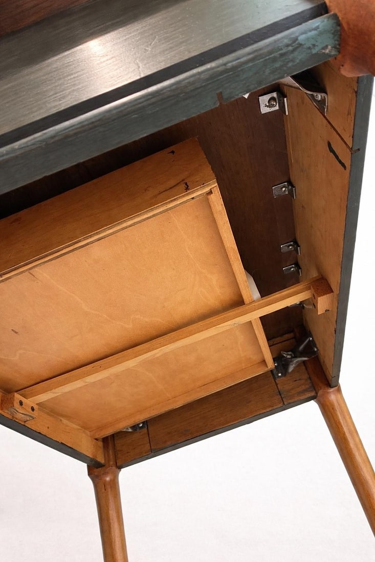 Early 20th Century Yield House Writing Desk With Original Woven-Seat Chair - 9