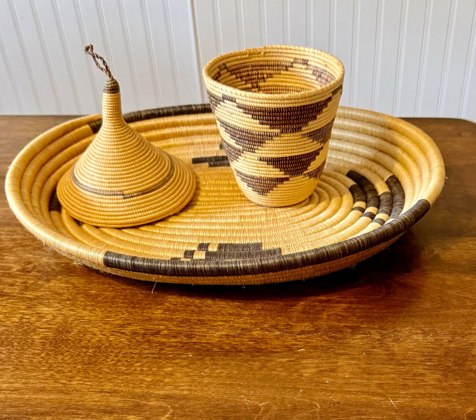 Set of 2, Rwandan Tutsi Woven Basket With Large Tray - 7