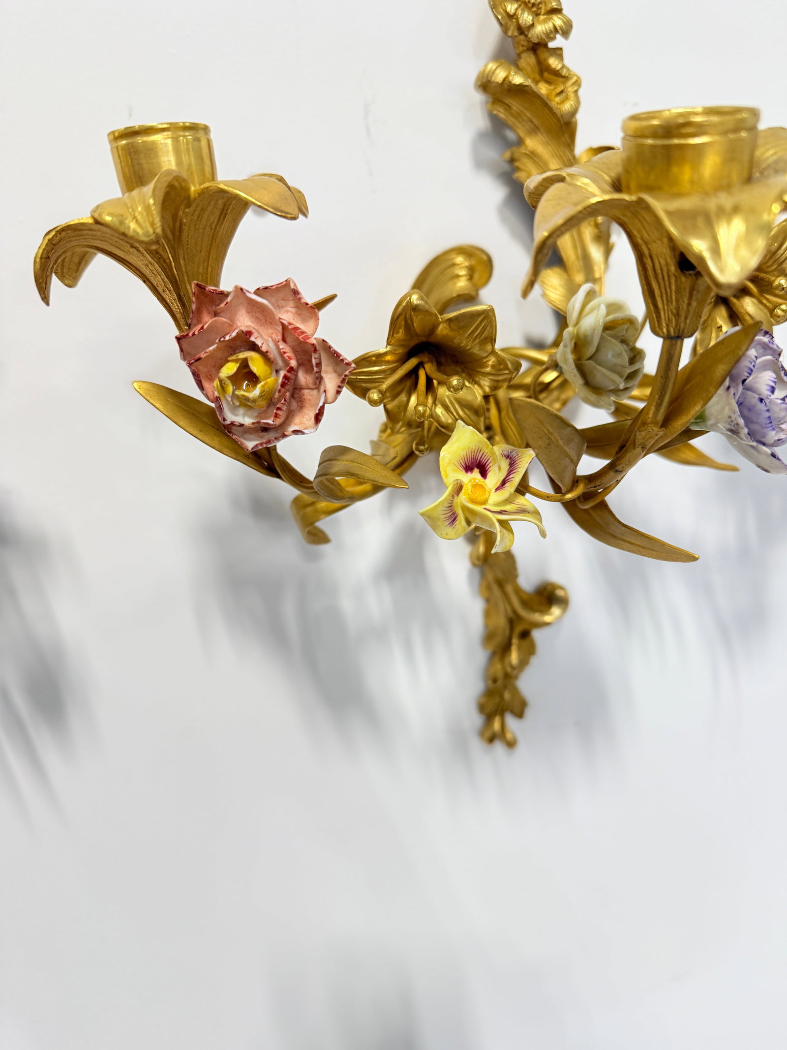 Pr, French Rococo Revival Gilt Bronze Sconces With Porcelain Flowers, 19th C - 11