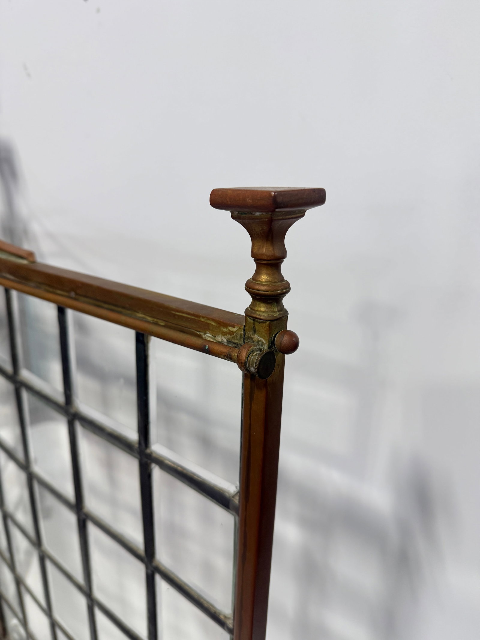 Unusual Edwardian Brass and Beveled Glass Folding Fire Screen, Late 19th C - 10