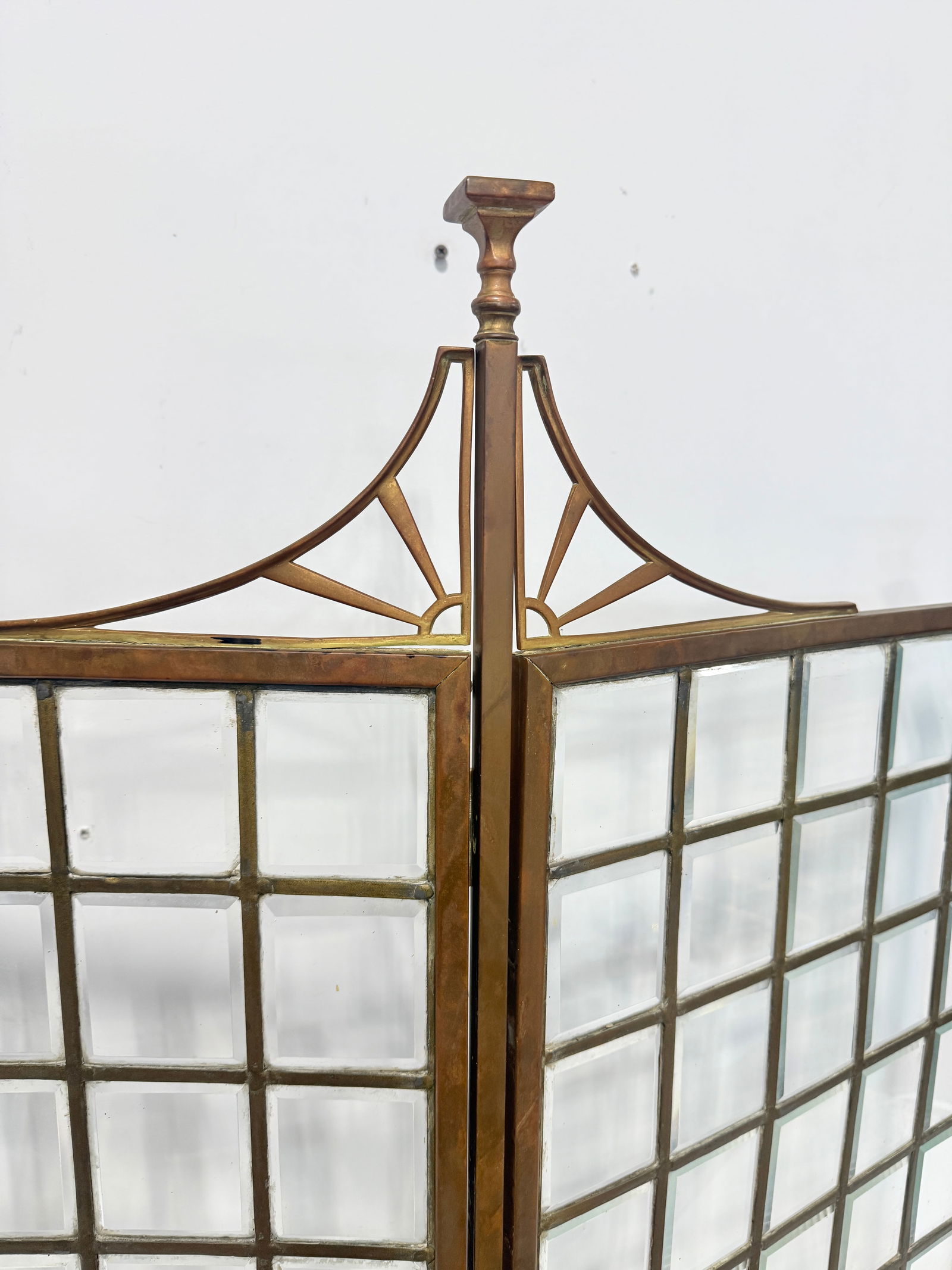 Unusual Edwardian Brass and Beveled Glass Folding Fire Screen, Late 19th C - 3