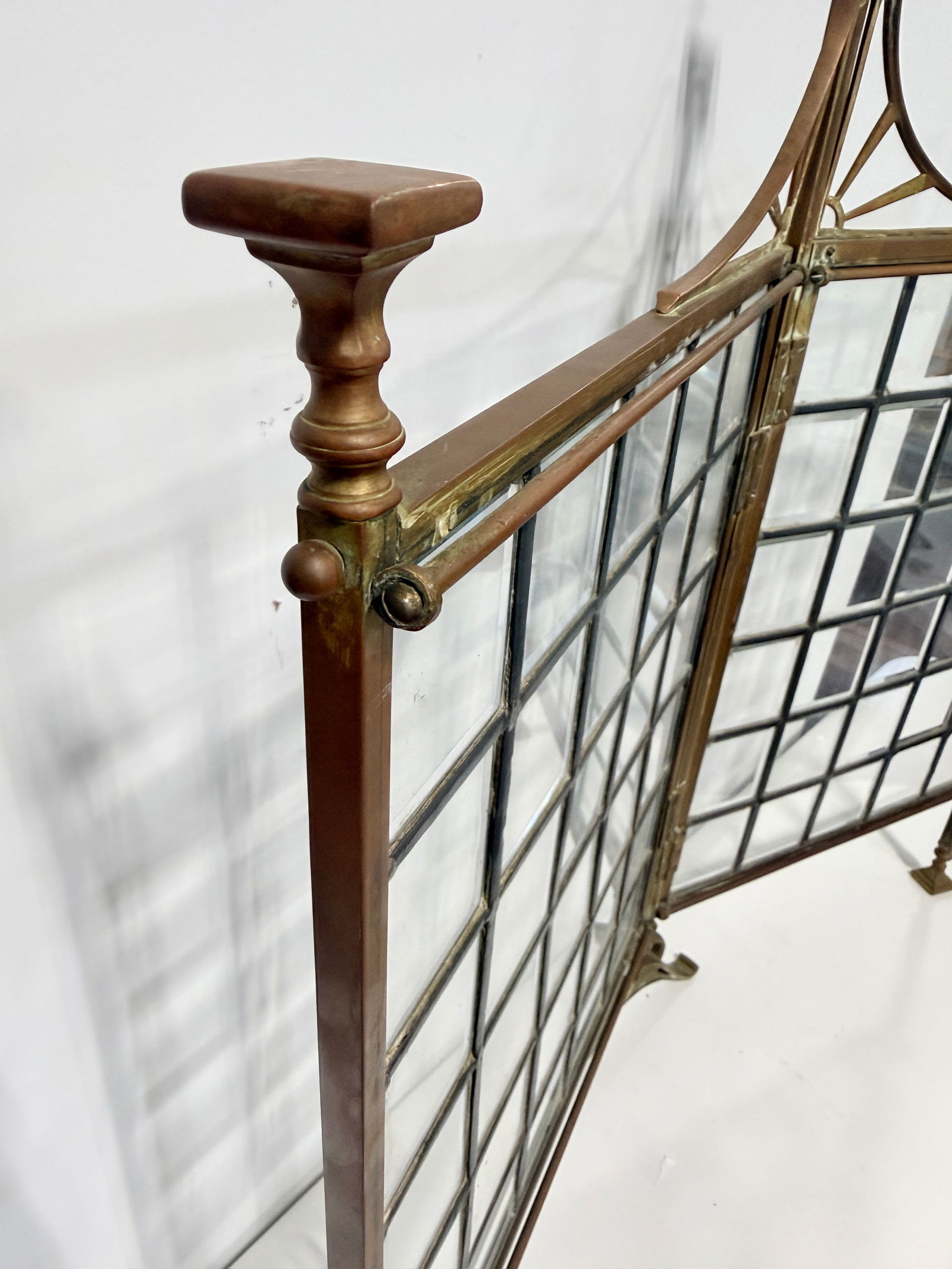 Unusual Edwardian Brass and Beveled Glass Folding Fire Screen, Late 19th C - 7