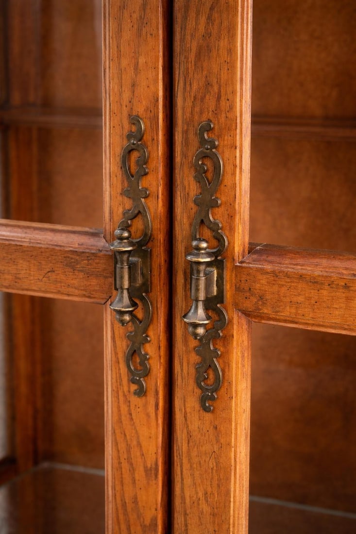 Vintage Harbor House Solid Oak Lighted Curio Cabinet With Glass Sides – Model 9630 – - 12