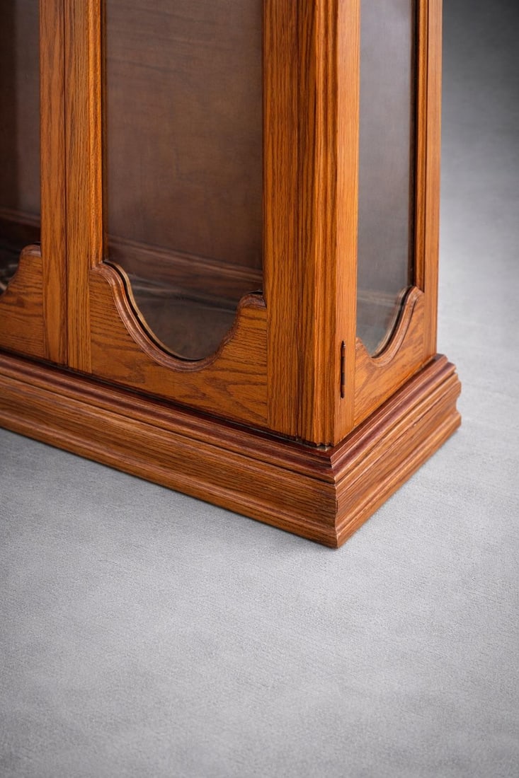 Vintage Harbor House Solid Oak Lighted Curio Cabinet With Glass Sides – Model 9630 – - 5