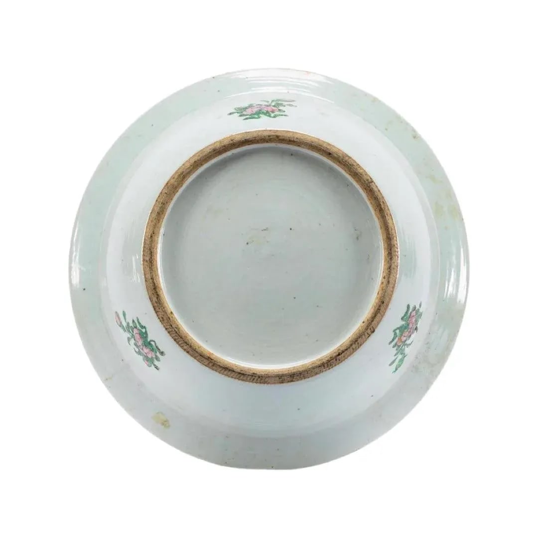 19th Century Chinese Rose Medallion Centerpiece or Punch Bowl - 3