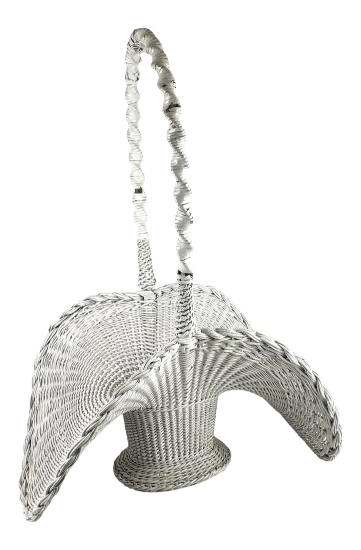 Antique White Wicker Victorian Hand Woven Artisan Butterfly Basket: Absolutely gorgeous stunning large white wicker basket. Think "Gone with the Wind" I have not touched this up at all but you can do whatever you want. The bones are totally in tact and only a few bits