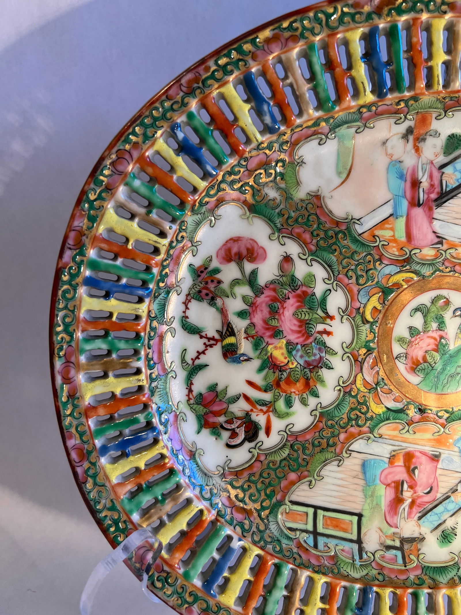Early 19th Century Chinese Rose Medallion Pierced Platter - 2