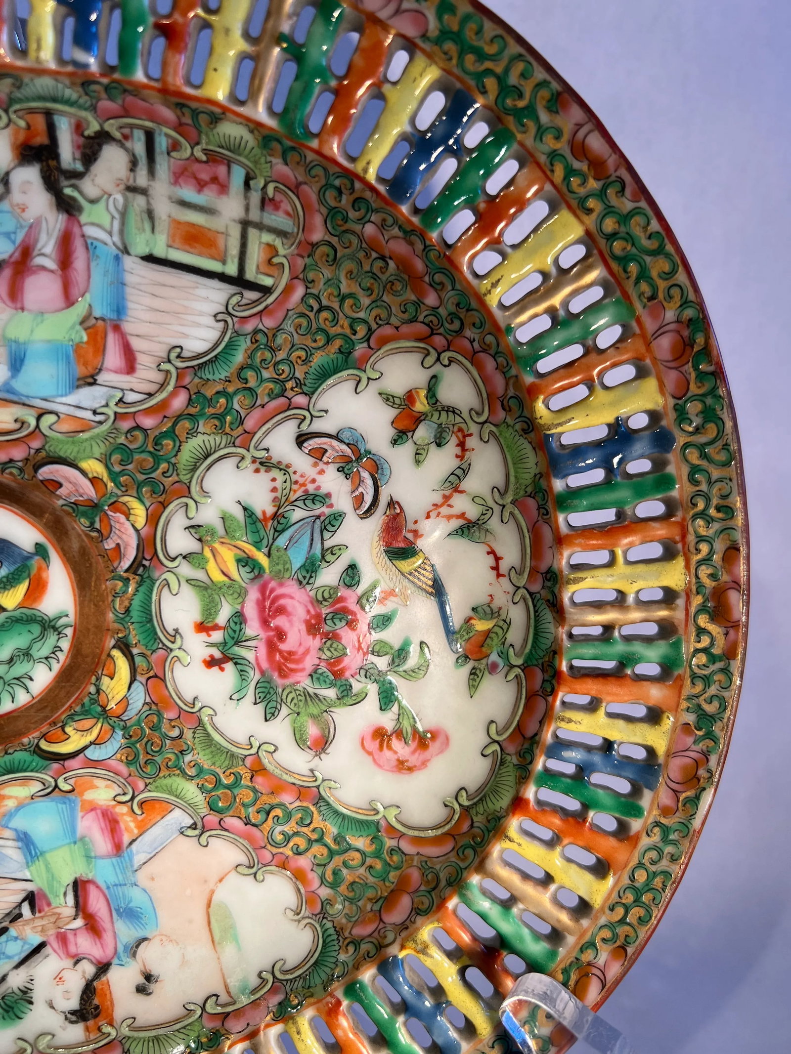 Early 19th Century Chinese Rose Medallion Pierced Platter - 4