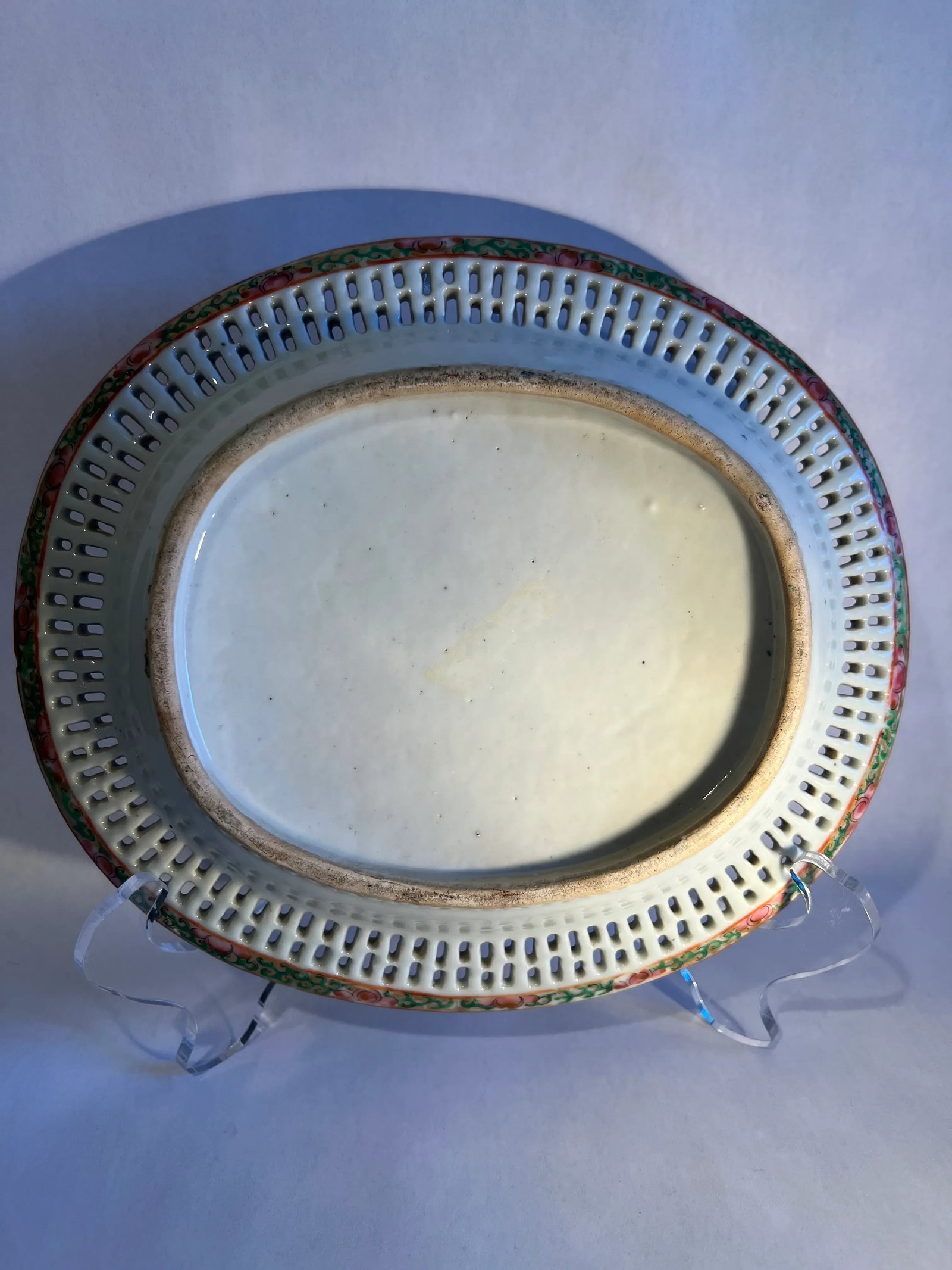 Early 19th Century Chinese Rose Medallion Pierced Platter - 6