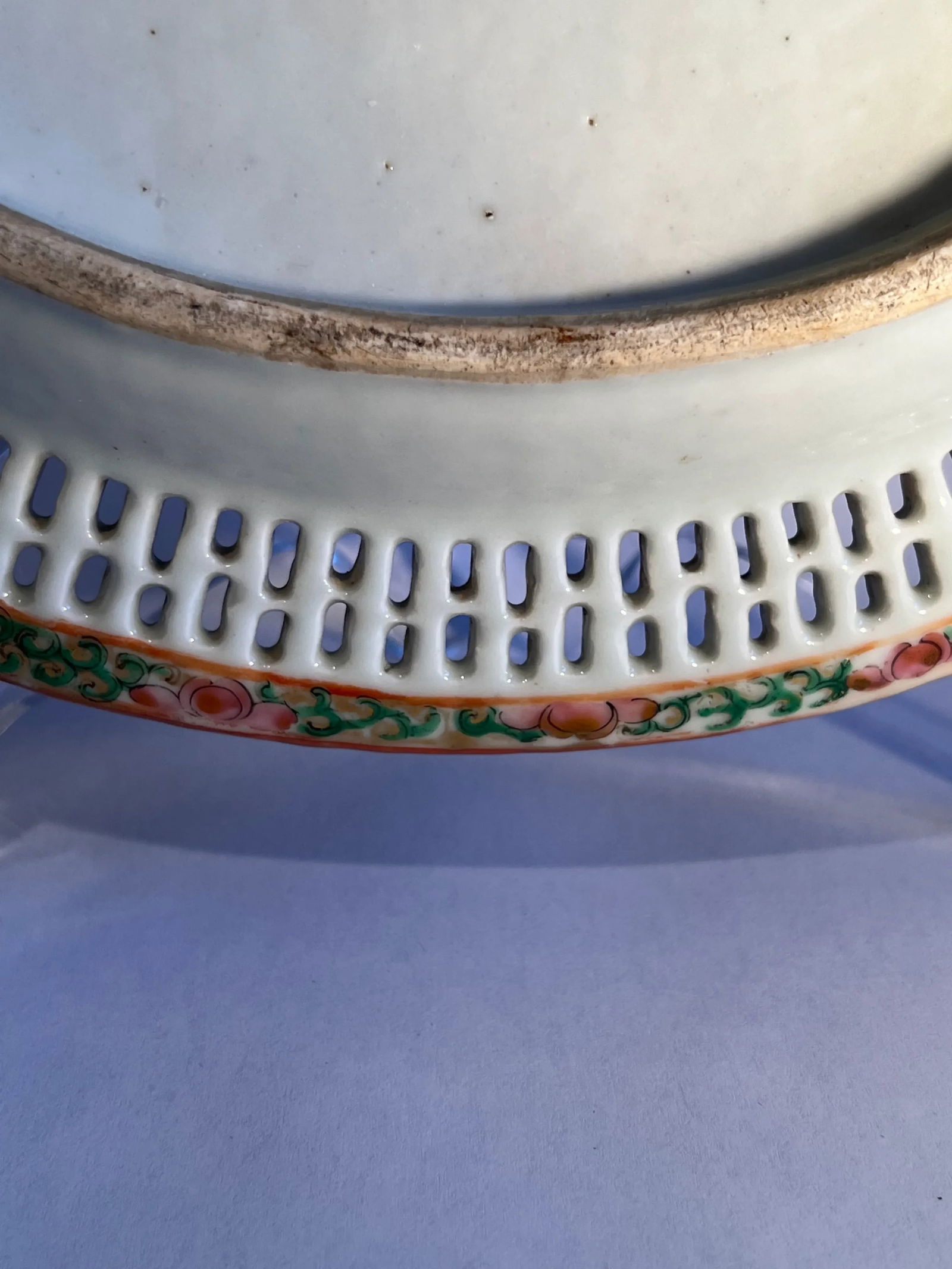 Early 19th Century Chinese Rose Medallion Pierced Platter - 7