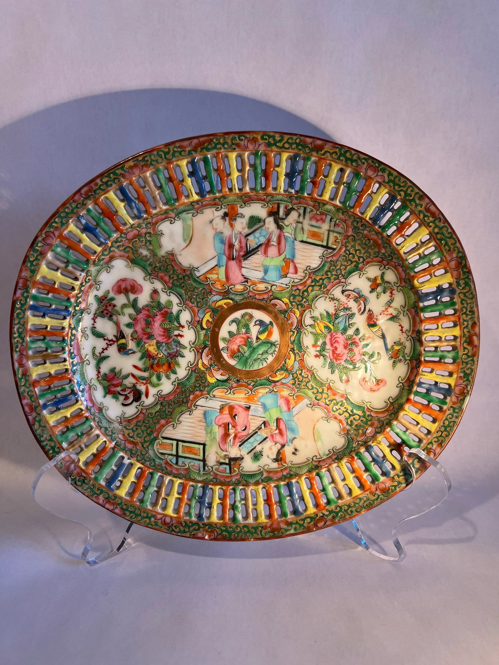 Early 19th Century Chinese Rose Medallion Pierced Platter - 8