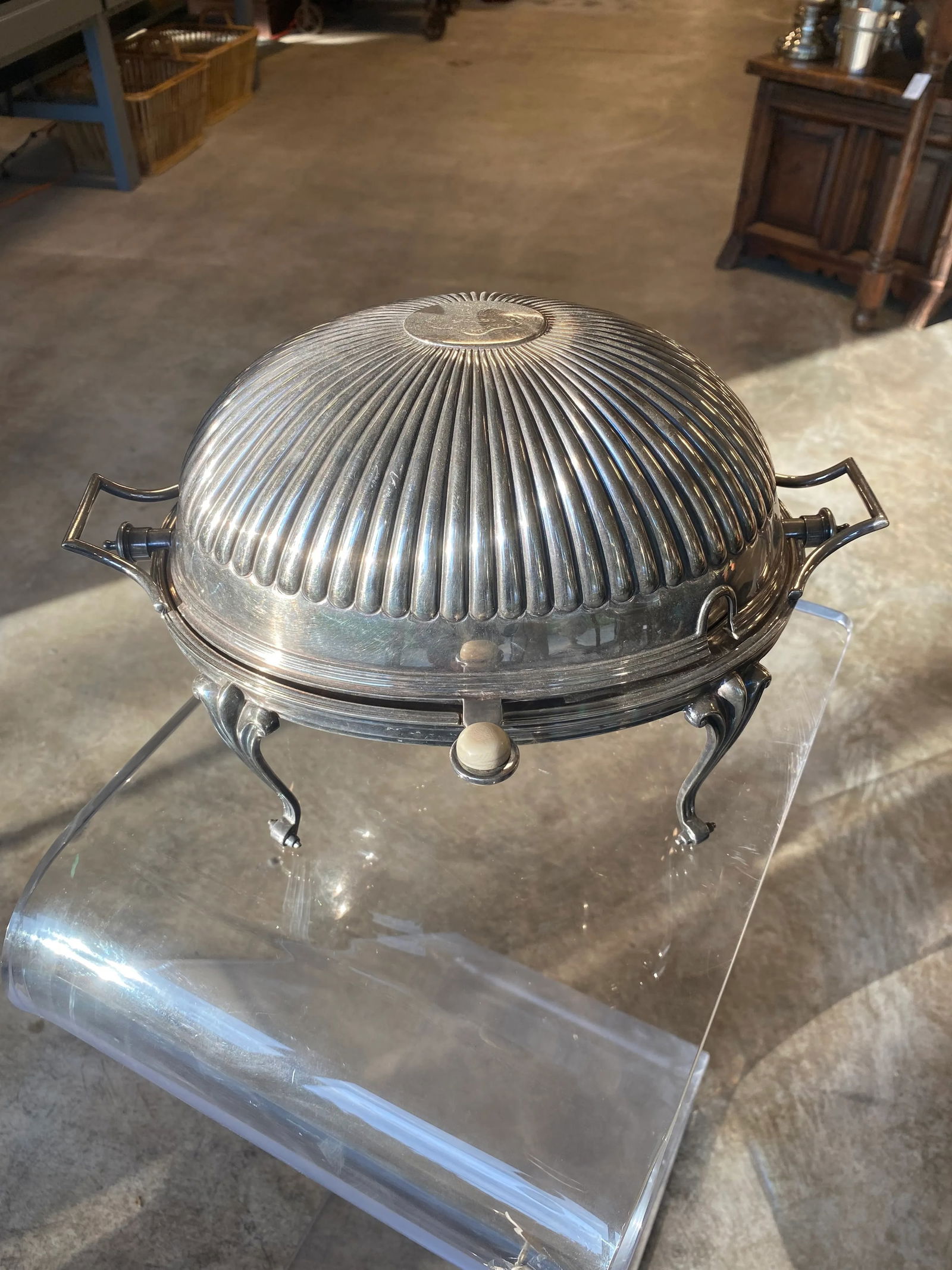 Early 20th Century Mappin Brothers Antique Armorial Silverplated Breakfast Dome - 2