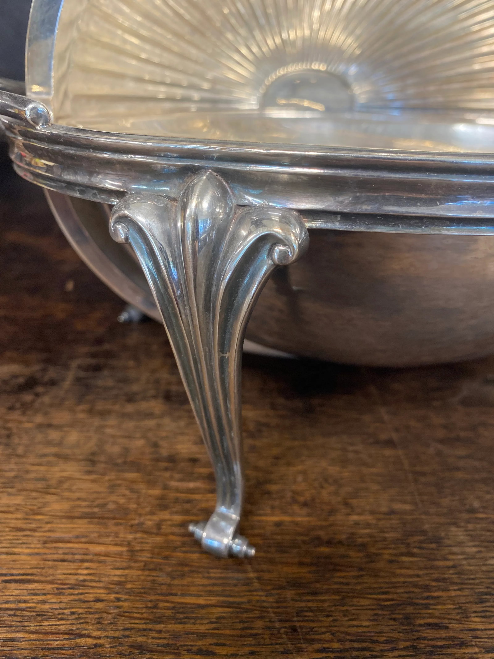 Early 20th Century Mappin Brothers Antique Armorial Silverplated Breakfast Dome - 4