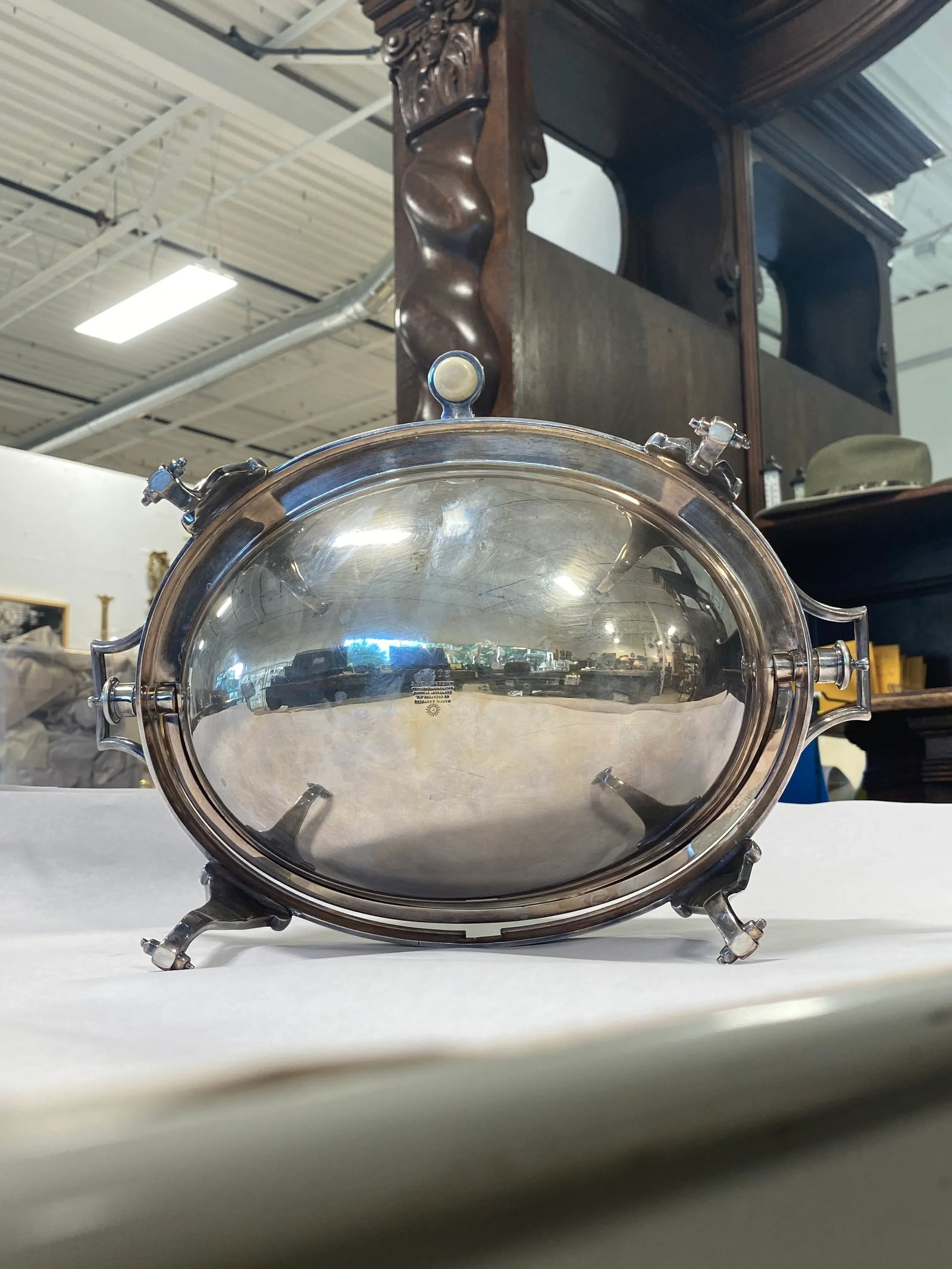 Early 20th Century Mappin Brothers Antique Armorial Silverplated Breakfast Dome - 7