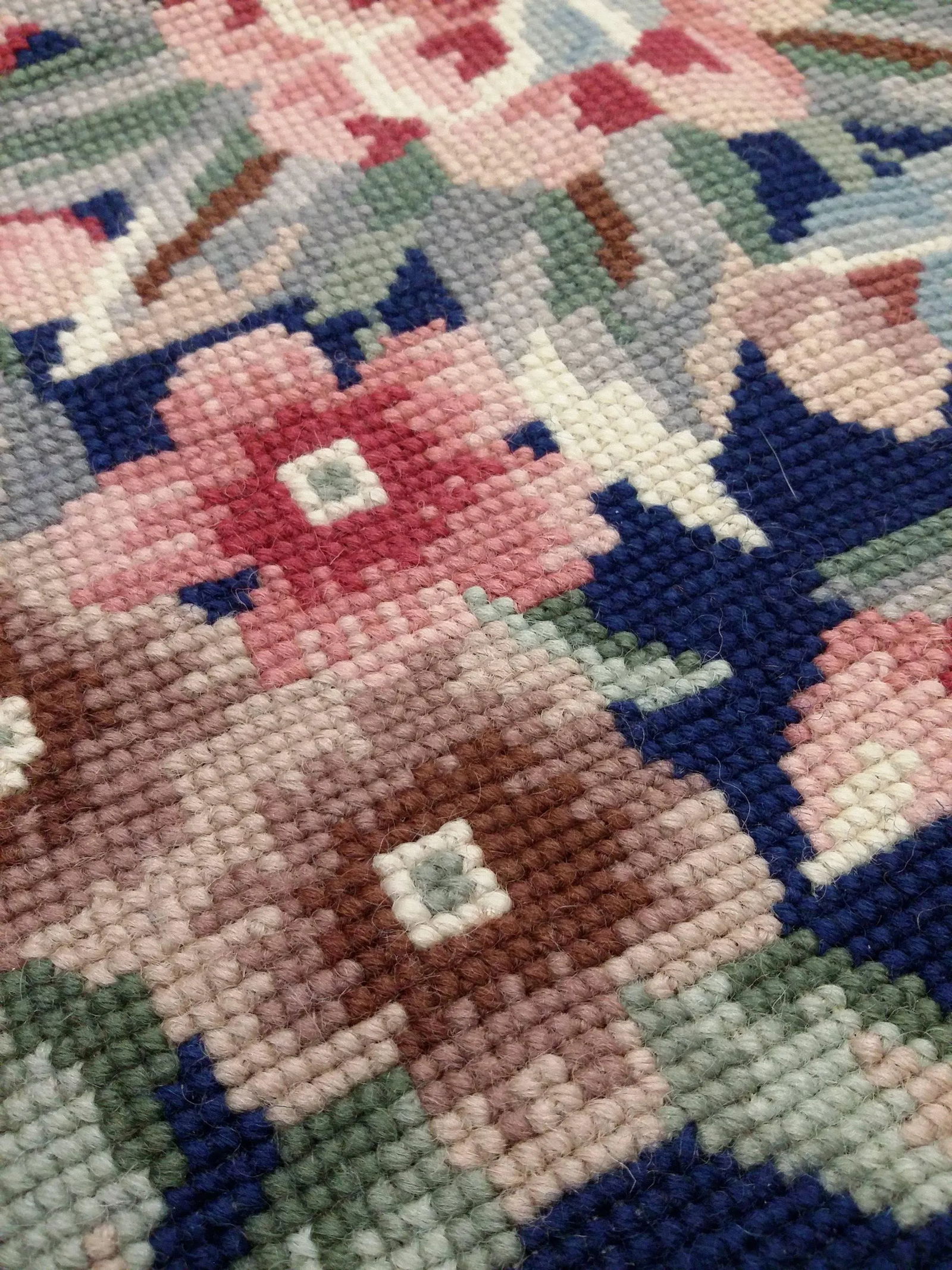 Handmade Floral Wool Needlepoint Area Rug - 4"²11"³ × 7"²11"³ - 5