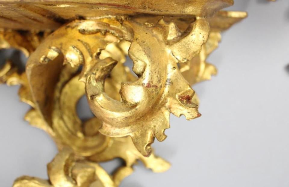 1950s Carved and Quilted Rococo Hollywood Regency Italian Wooden Wall Brackets- Set of 3 - 4