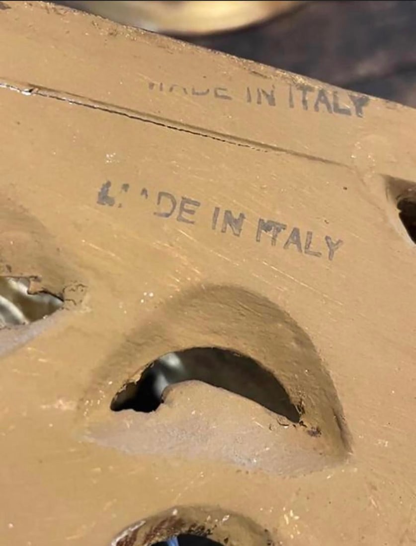 1950s Carved and Quilted Rococo Hollywood Regency Italian Wooden Wall Brackets- Set of 3 - 7