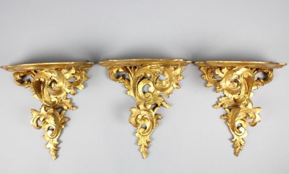 1950s Carved and Quilted Rococo Hollywood Regency Italian Wooden Wall Brackets- Set of 3 - 8