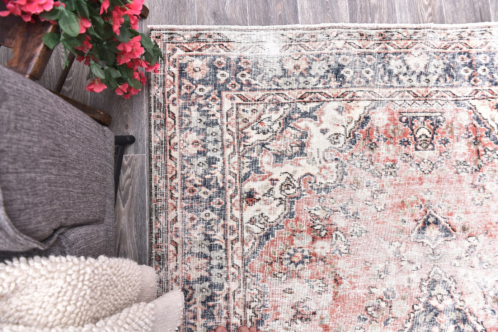 5'5'' x 9'2'' Handmade Vintage Wool Rug - 244752 - 12