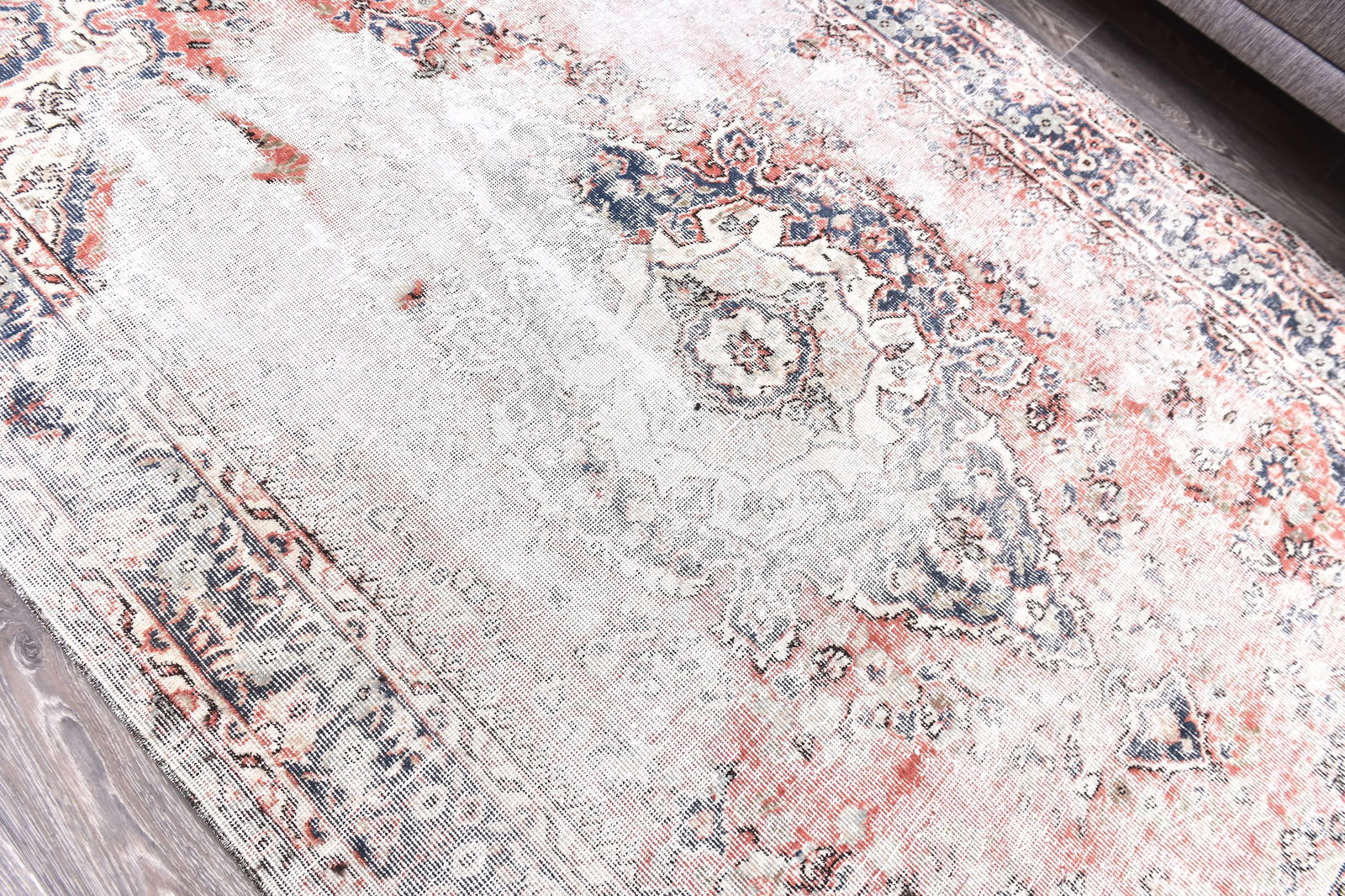 5'5'' x 9'2'' Handmade Vintage Wool Rug - 244752 - 4