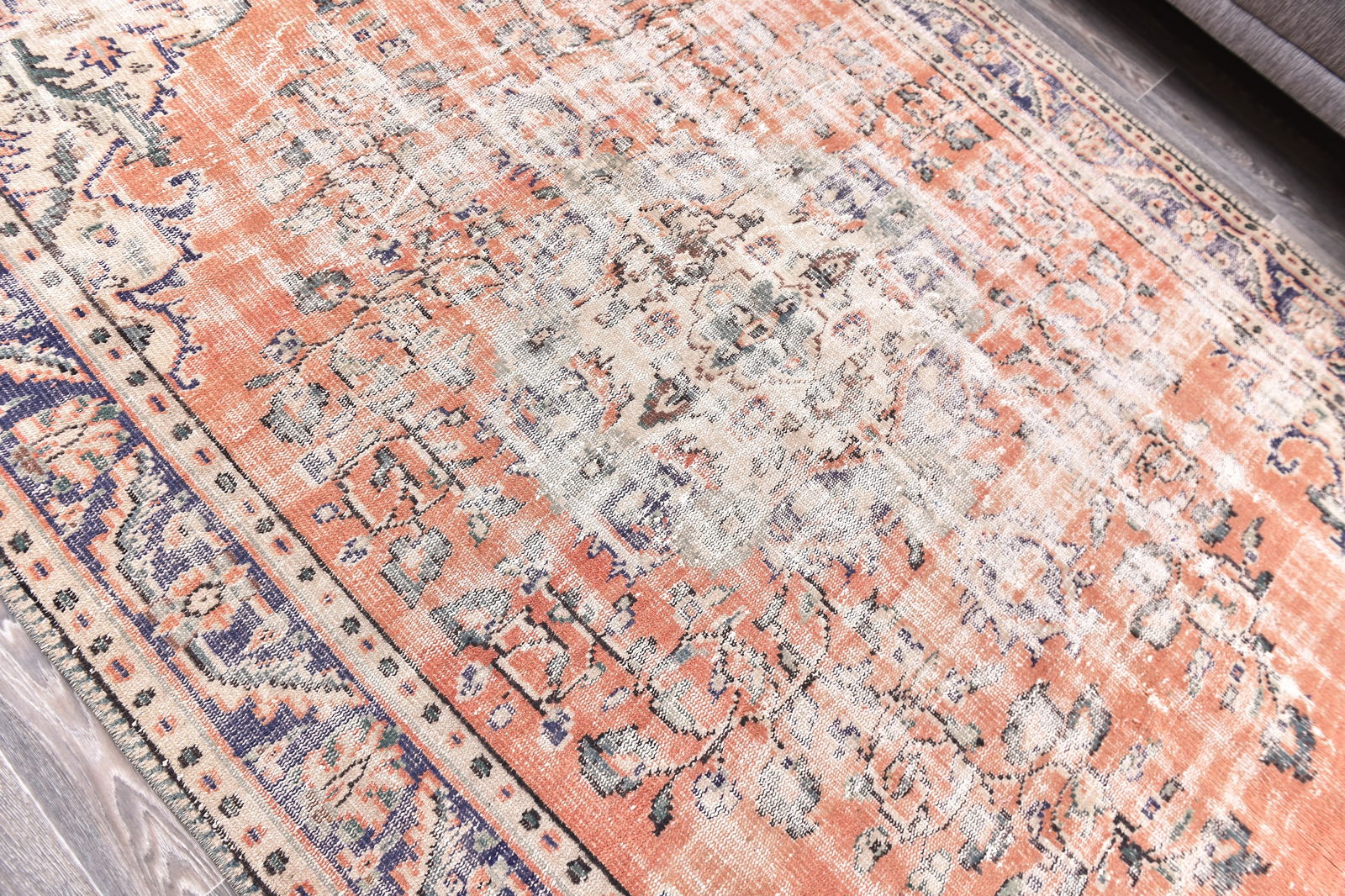 6'1'' x 8'11'' Handmade Vintage Wool Rug - 244750 - 4