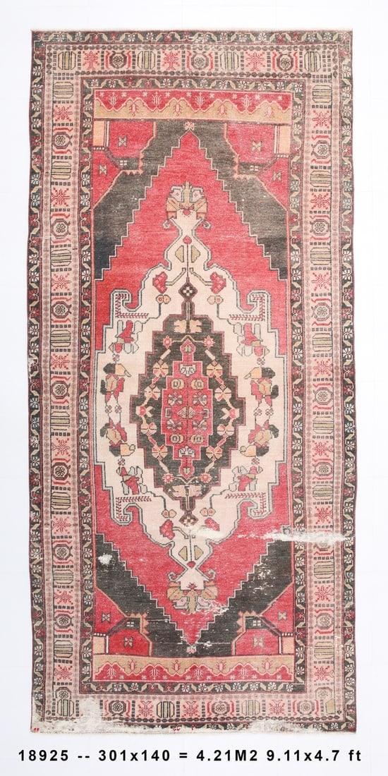4'7'' x 9'10'' Handmade Vintage Wool Rug - 18925: Title: 4'7'' x 9'10'' Handmade Vintage Wool Rug - 18925Description:4'7'' x 9'10'' Handmade Vintage Wool Rug - 18925Origin:TurkiyeDate/Period:1960-90Materials:Wool,CottonDimension:4'7''x9'10'' ft,