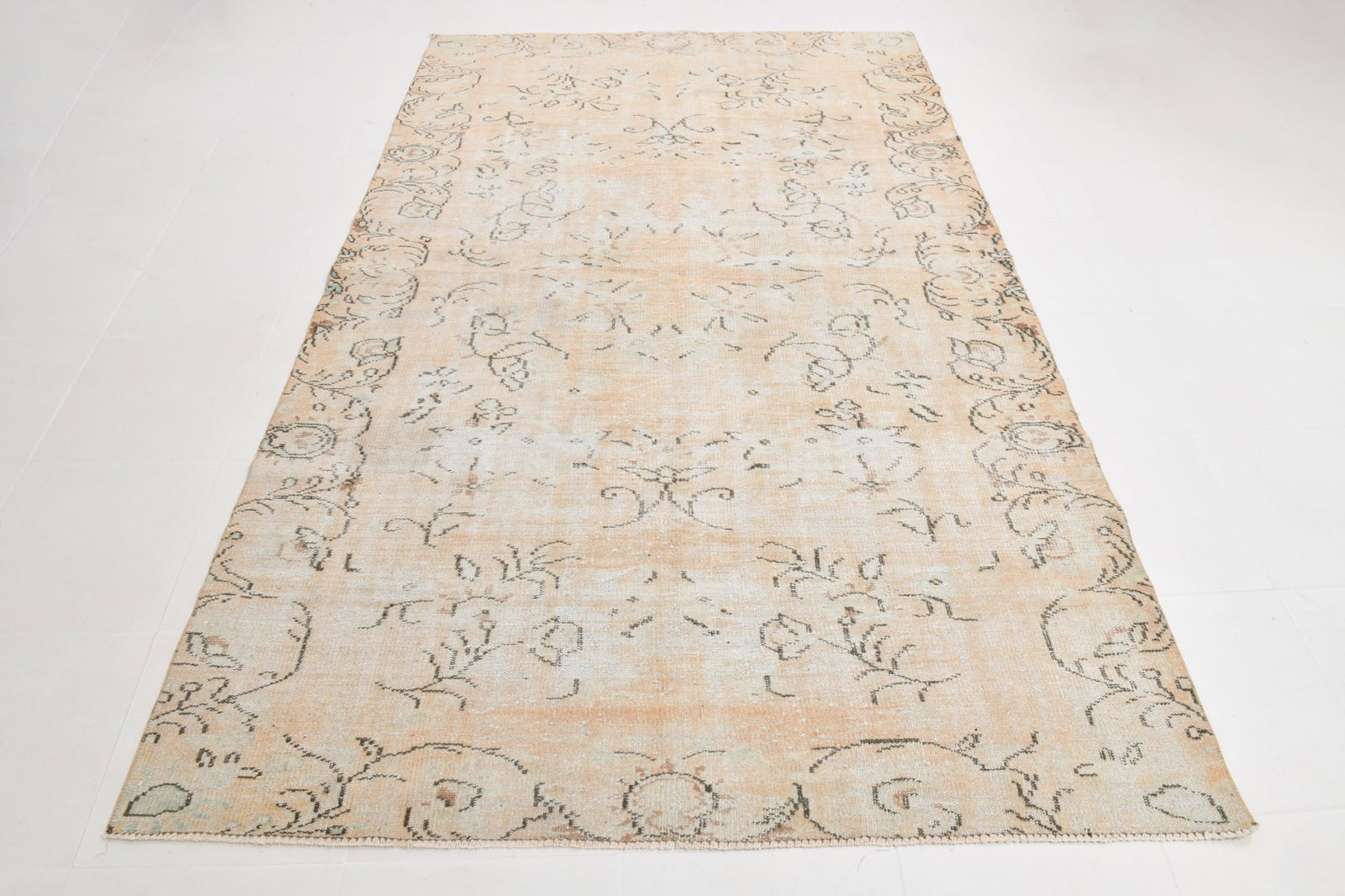 5'8'' x 9'1'' Unique Handmade Vintage Rug - 21956 - 17