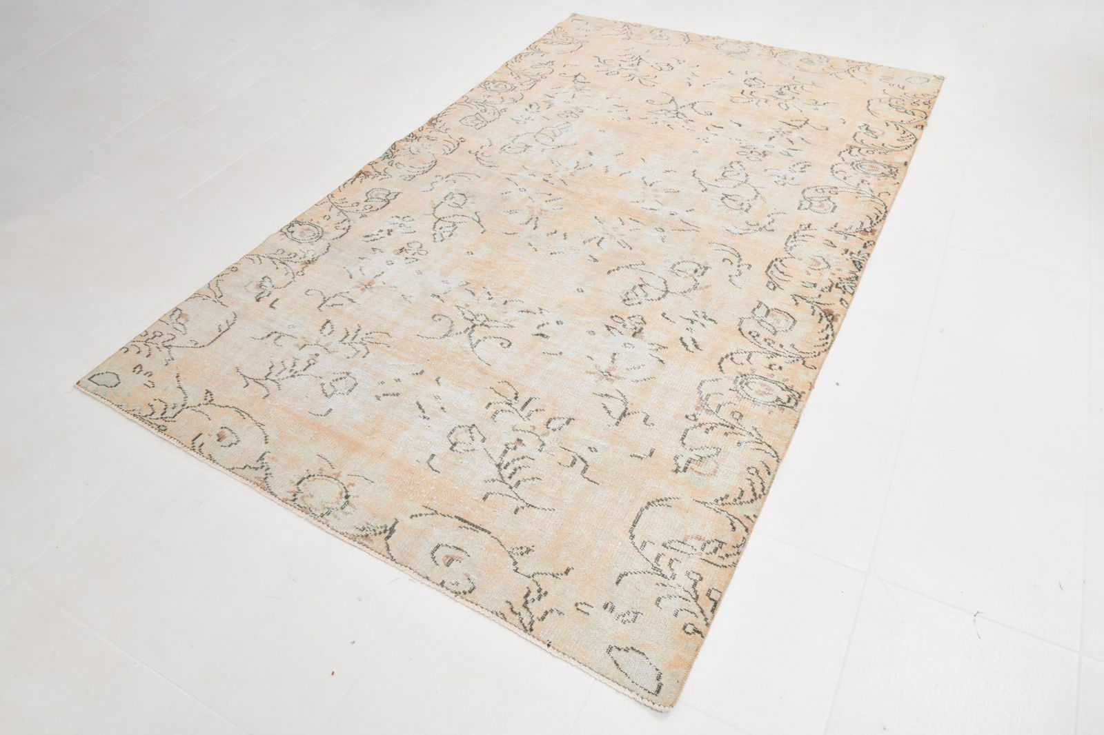 5'8'' x 9'1'' Unique Handmade Vintage Rug - 21956 - 18
