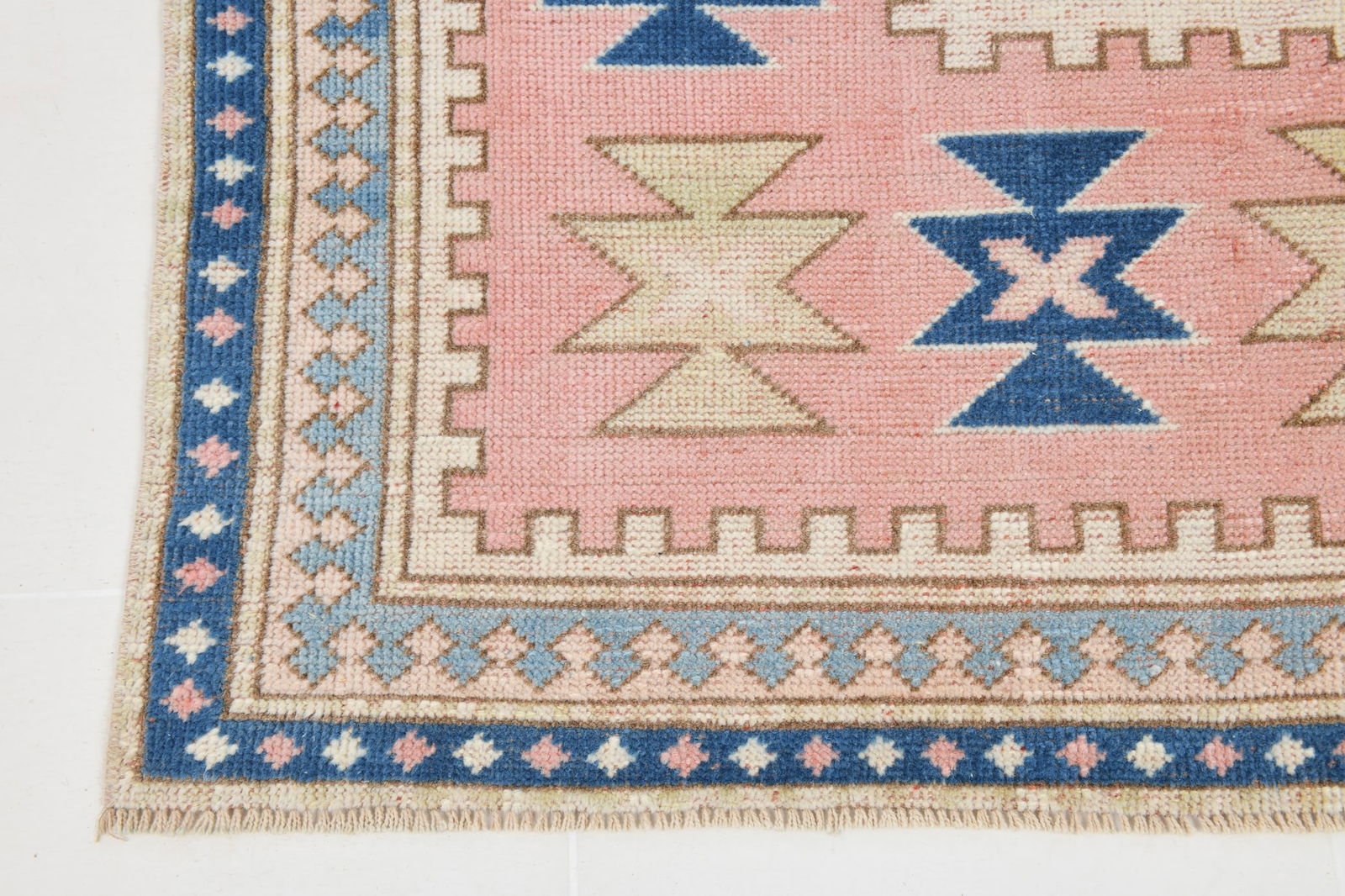 6'7'' x 10'10'' Unique Handmade Vintage Rug - 6708 - 10