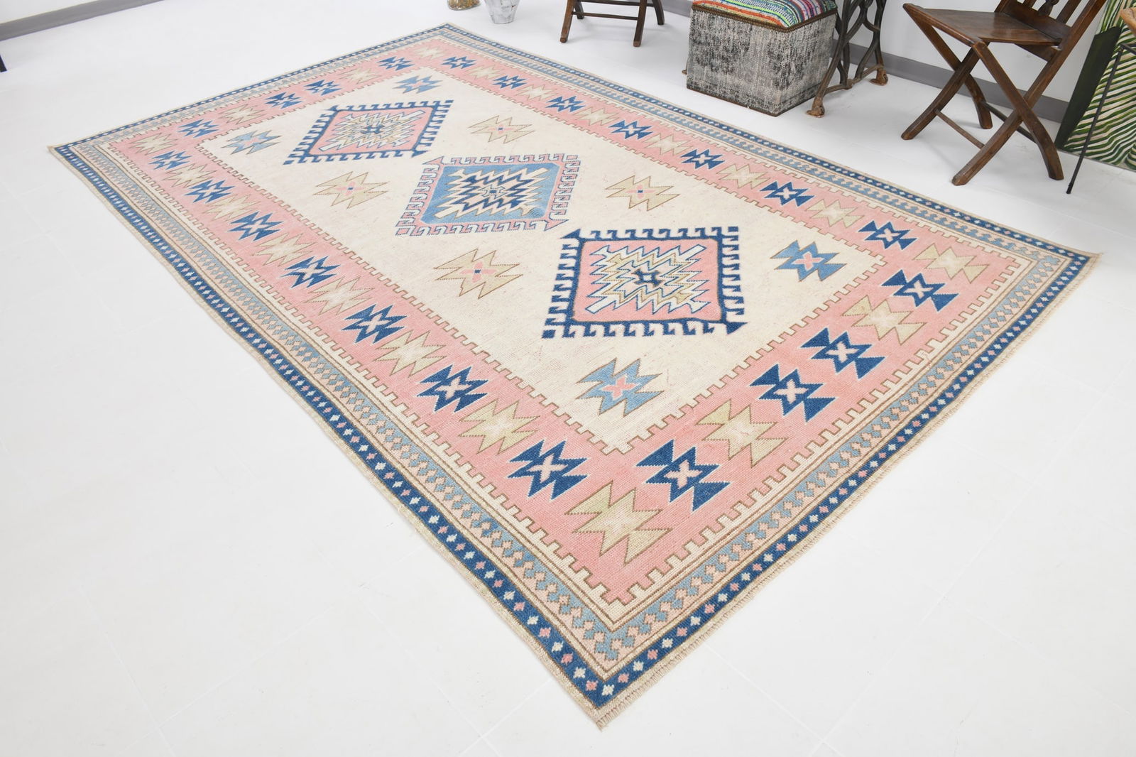 6'7'' x 10'10'' Unique Handmade Vintage Rug - 6708 - 4