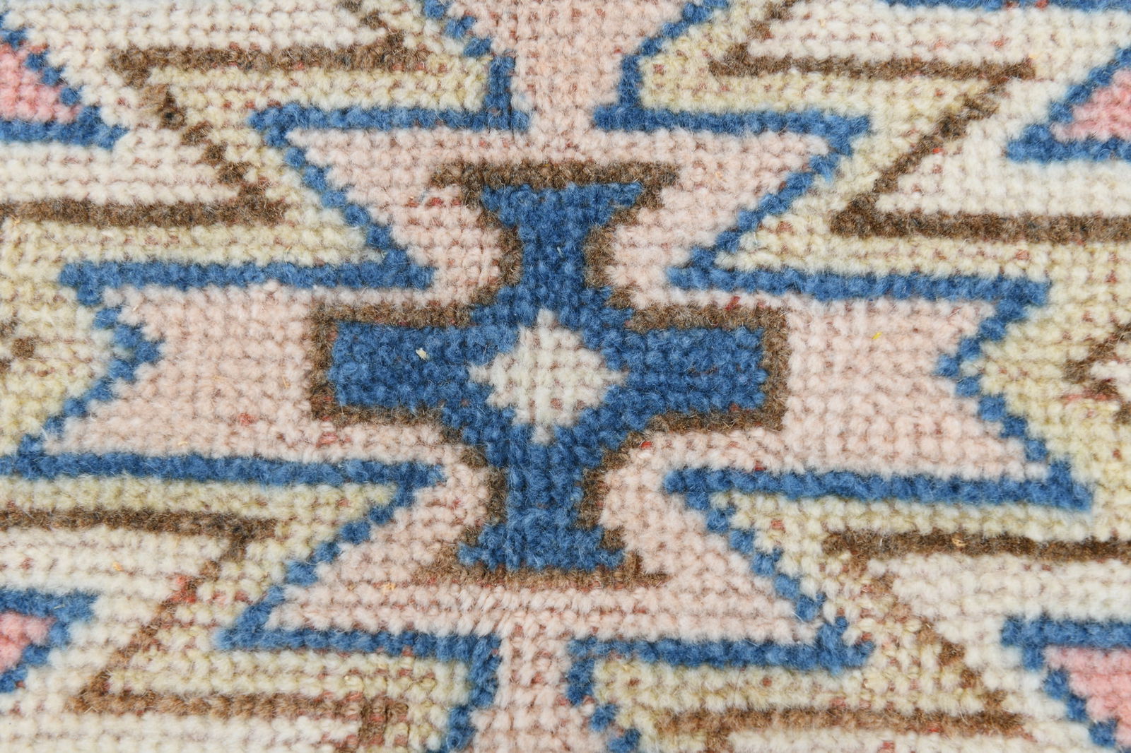 6'7'' x 10'10'' Unique Handmade Vintage Rug - 6708 - 8