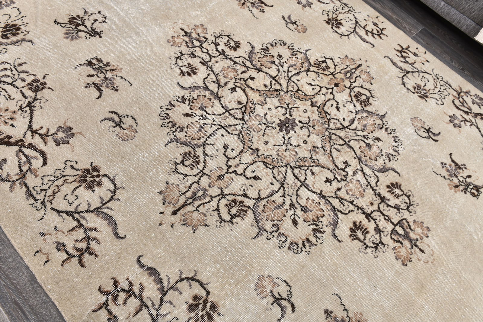 6'9'' x 10'1'' Handmade Vintage Wool Rug - 243977 - 4